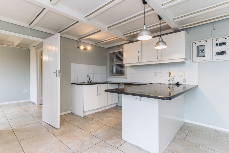 To Let 2 Bedroom Property for Rent in Green Point Western Cape